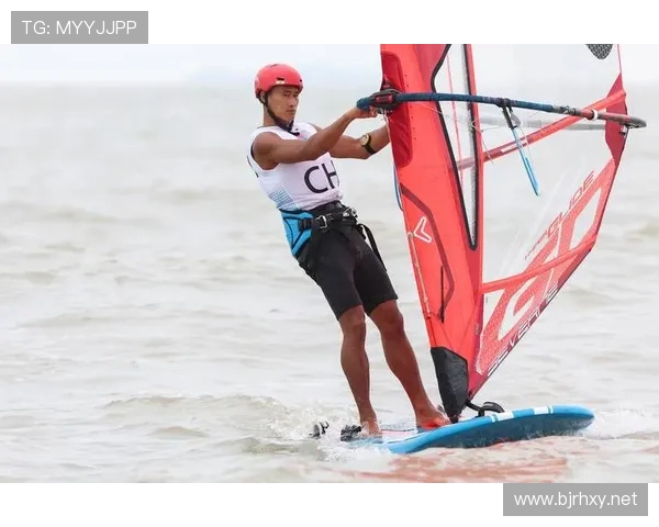 帆船毕焜谈海上的瞬息万变